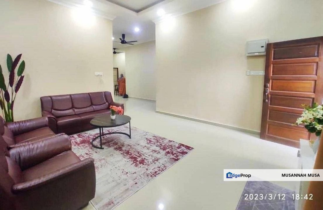 Banglo Setingkat dalam Pekan Bukit Payong , Marang Terengganu, Terengganu, Kuala Terengganu