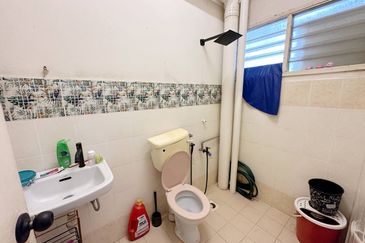 Lily Apartment, Taman Saujana Utama