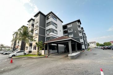 Lily Apartment, Taman Saujana Utama