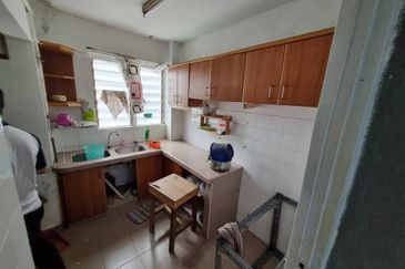 Kondo Rakyat (Desa Pantai Flat)