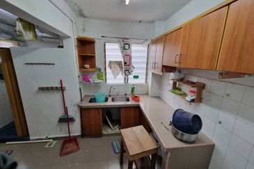 Kondo Rakyat (Desa Pantai Flat)