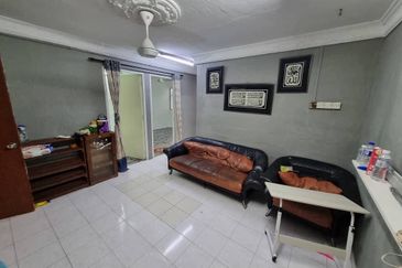 Kondo Rakyat (Desa Pantai Flat)