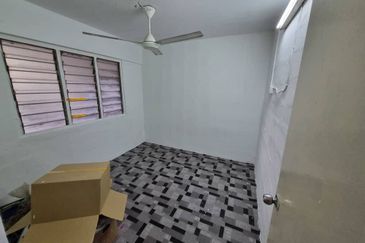 Kondo Rakyat (Desa Pantai Flat)