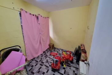 Kondo Rakyat (Desa Pantai Flat)