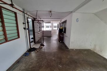 Kondo Rakyat (Desa Pantai Flat)