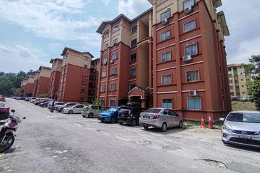 Astana Alam Apartment