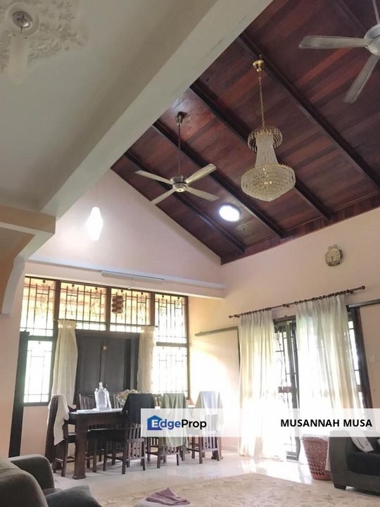 BIG AND SPACIOUS THREE STOREY BUNGALOW AT KAMPUNG KENANGA RAWANG WITH COVERED SWIMMING POOL, Selangor, Rawang