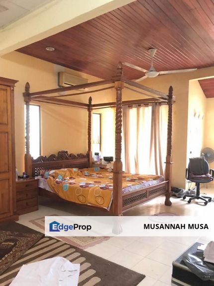 BIG AND SPACIOUS THREE STOREY BUNGALOW AT KAMPUNG KENANGA RAWANG WITH COVERED SWIMMING POOL, Selangor, Rawang