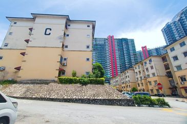 Apartment Indah, Damansara Damai