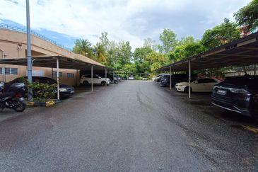 Kristal Heights Apartment