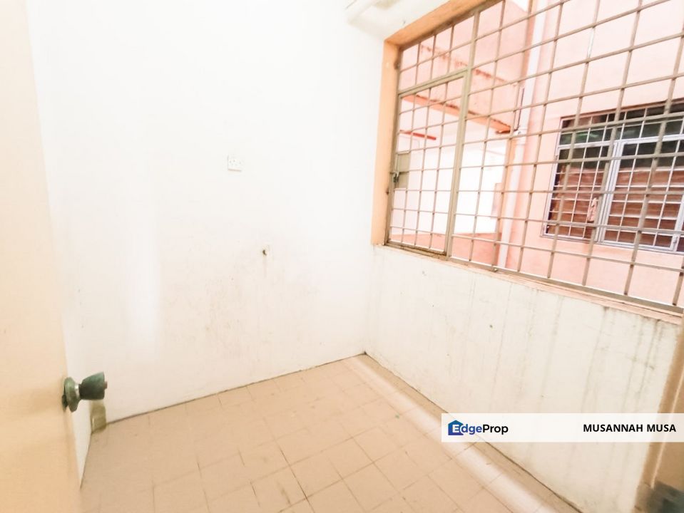 Kristal Height Apartment FOR SALE in Gombak Taman Sri Gombak Facing Swimming Pool, Selangor, Batu Caves 