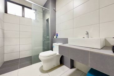 Setia Warisan Tropika