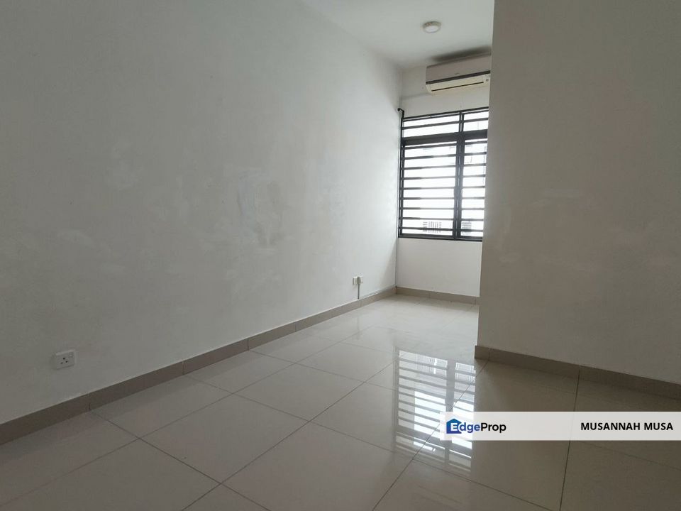 Freehold Double Storey Superlink House Taman M Residence 1 Rawang Selangor, Selangor, Rawang
