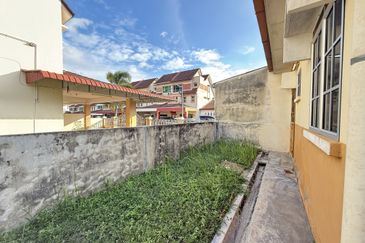 TAMAN LAPANGAN PELANGI