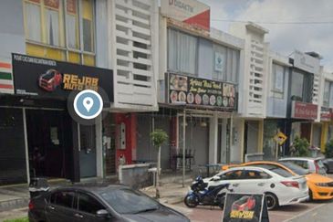 2sty Shop Kinrara Uptown, Seri kembangan
