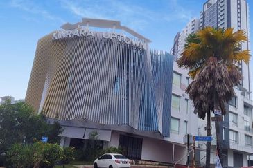 2sty Shop Kinrara Uptown, Seri kembangan