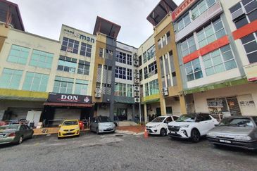 Bandar Tun Hussein Onn