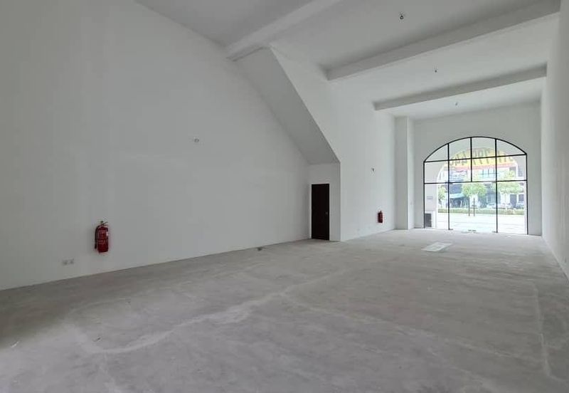 Whitten @ Eco Majestic