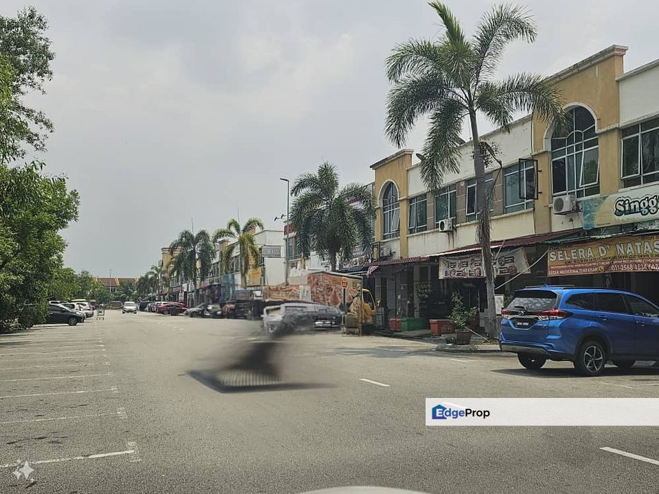 End lot 2 storey shoplot Near Lotus Semenyih , Selangor, Semenyih