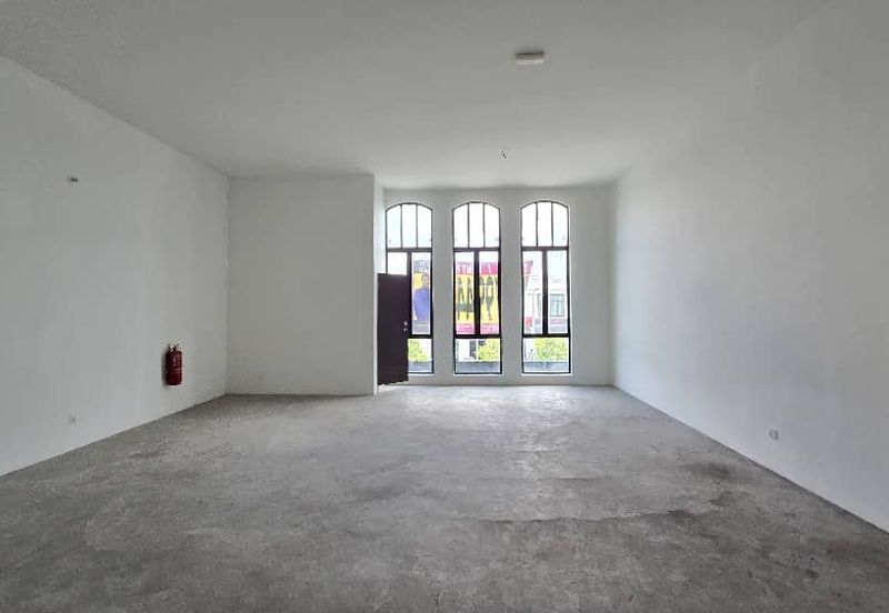 Ivoris @ Eco Majestic