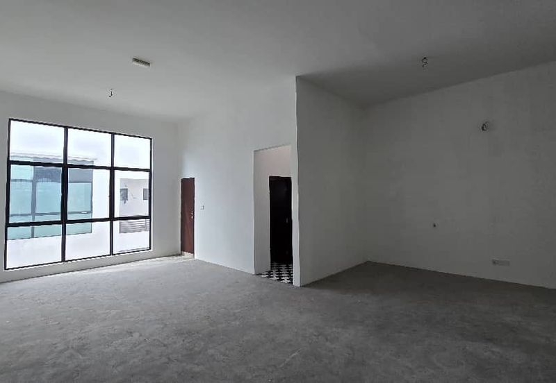 Ivoris @ Eco Majestic