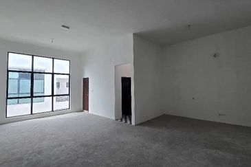 Ivoris @ Eco Majestic