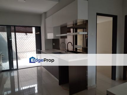  3 storey intermediate house at Dale Lakefields , Kuala Lumpur, Sungai Besi