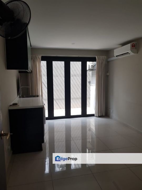  3 storey intermediate house at Dale Lakefields , Kuala Lumpur, Sungai Besi