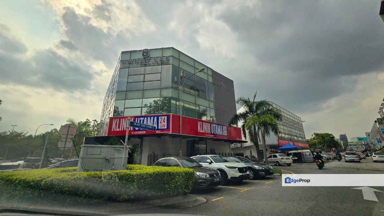 Super cheap three sty shoplot at Trillium , Kuala Lumpur, Sungai Besi