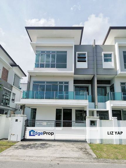 Three storey semi-detached house in The Cove Horizon Hills, Johor, 