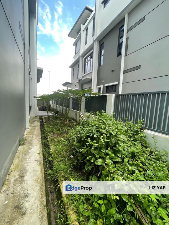 Subsale Brandnew Unit for sale Three Storey semi D, Johor, 
