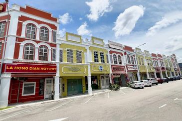 Jalan Austin Heights