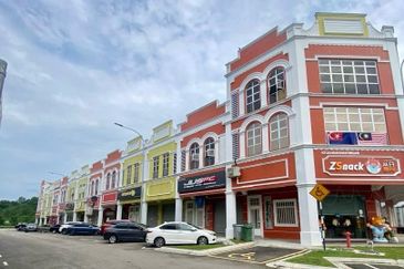 Jalan Austin Heights