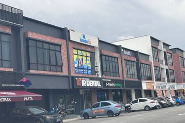 Pusat Komersial Suria (68 Avenue)