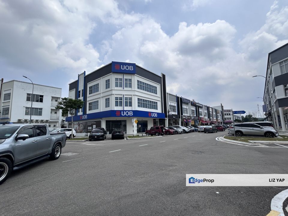 Jalan Kiambang Bandar Indahpura Kulai Vervocity Near Commue Mall, Johor, Kulai