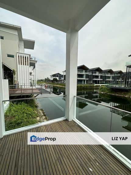 Three storey bungalow house in Senibong Cove, Johor, Masai