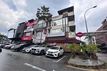 Jalan Sutera Tanjung