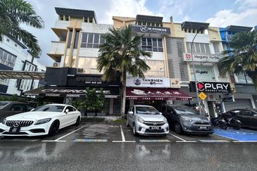 Jalan Sutera Tanjung