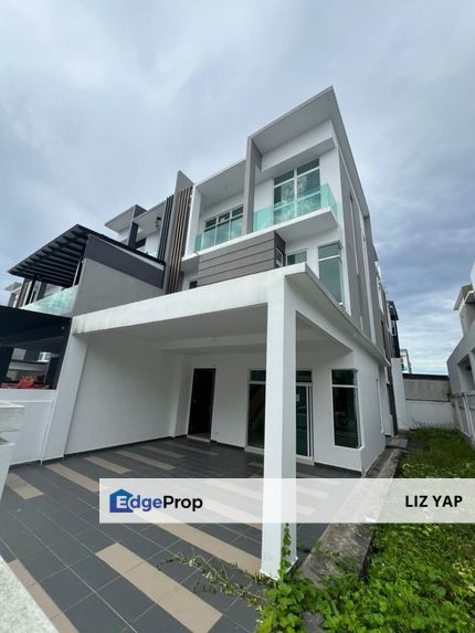 Three storey cluster house in Taman Nusa Sentral, Johor, Nusajaya