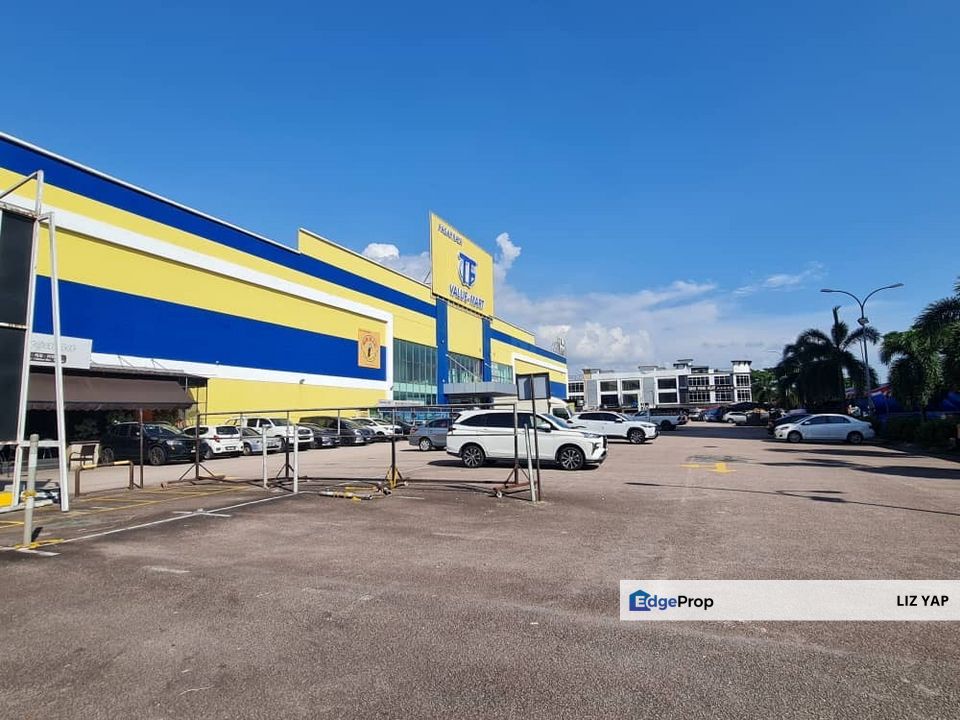 ROI4.9% Three Storey Shop with rooftop in Nusa Bestari nearby TF Mart for sale, Johor, 