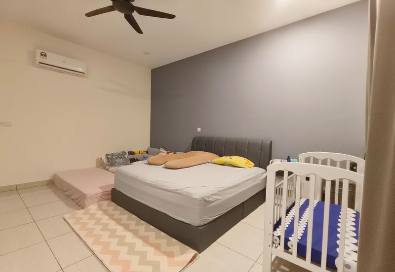 Double storey superlink house in Horizon Hills