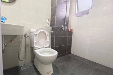 Double storey superlink house in Horizon Hills