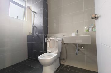 Double storey superlink house in Horizon Hills