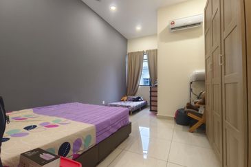 Double storey superlink house in Horizon Hills