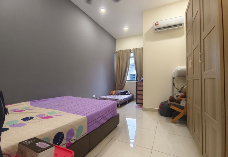 Double storey superlink house in Horizon Hills