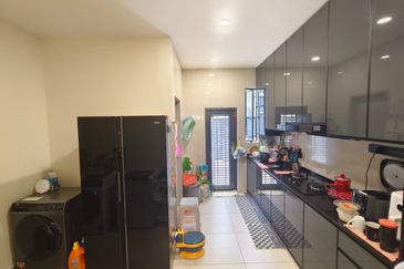 Double storey superlink house in Horizon Hills