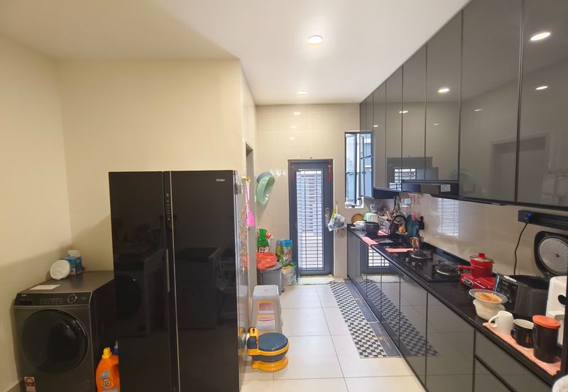 Double storey superlink house in Horizon Hills