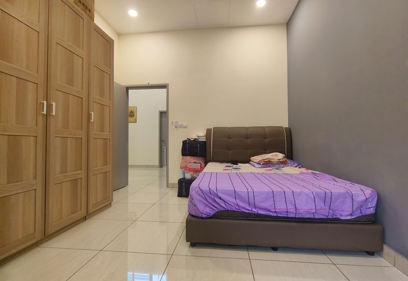 Double storey superlink house in Horizon Hills