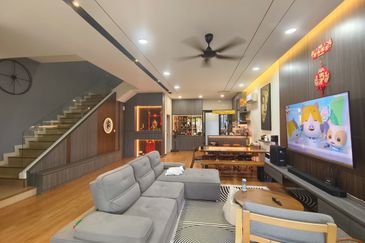 Double storey superlink house in Horizon Hills