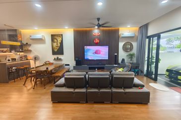 Double storey superlink house in Horizon Hills